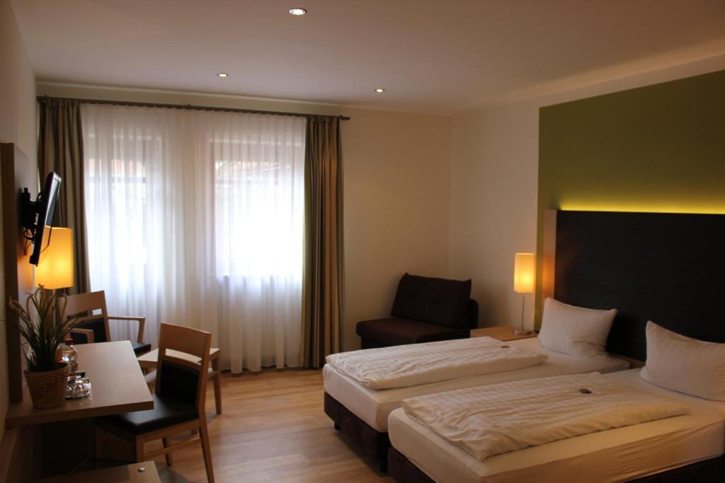 Gasthof Weisses Ross Kleinostheim Habitación foto